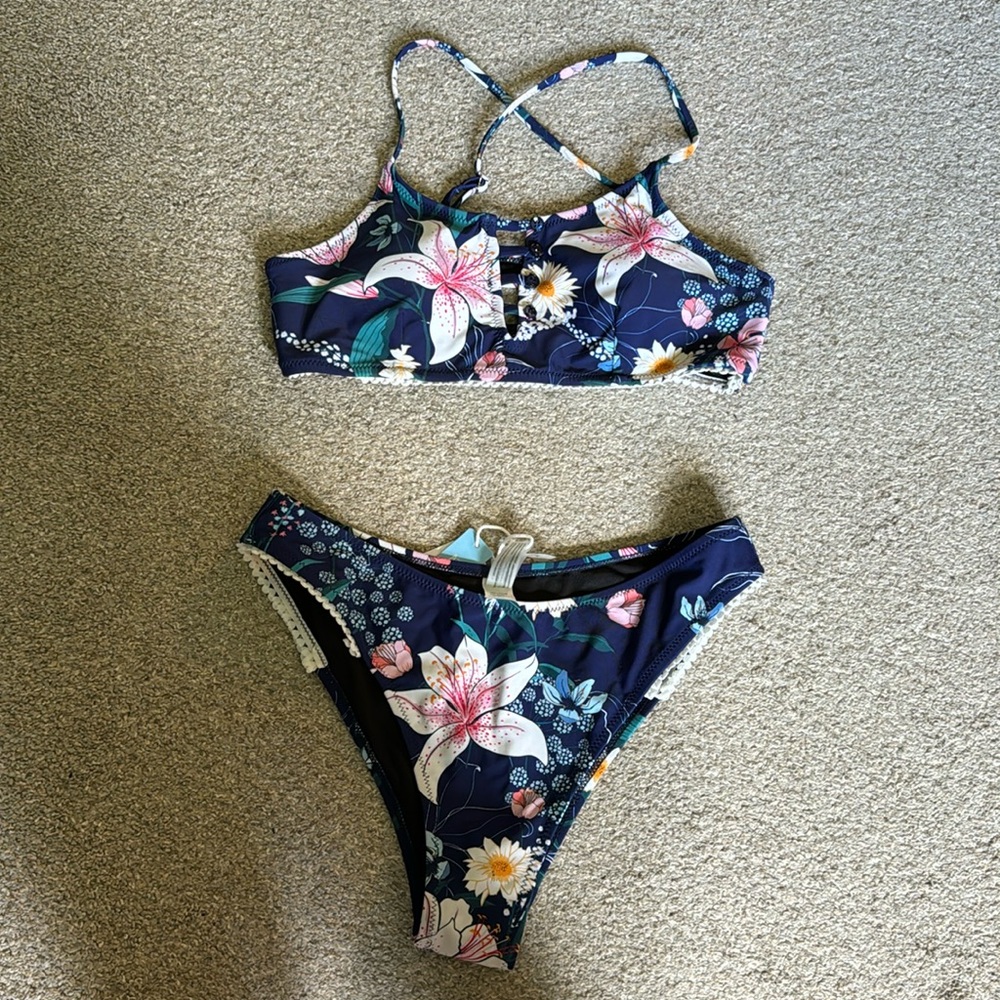 Cupshe floral bikini. Size M